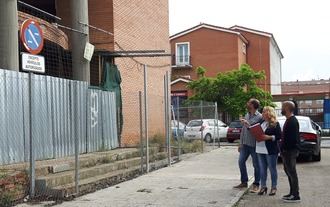 “La primera piedra de Page vale tan poco como la palabra de su consejero de Sanidad, que dijo que el Centro de Salud estaría acabado en 2017”