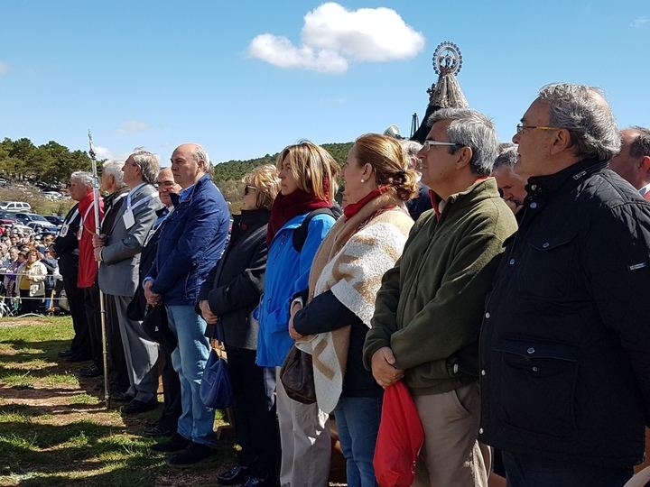 El presidente de la Diputación, José Manuel Latre, participa en la Marcha Diocesana a la Virgen de la Salud de Barbatona
