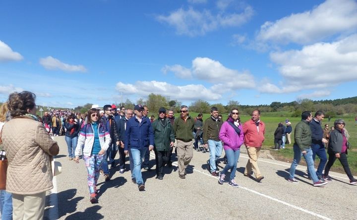 El presidente de la Diputación, José Manuel Latre, participa en la Marcha Diocesana a la Virgen de la Salud de Barbatona