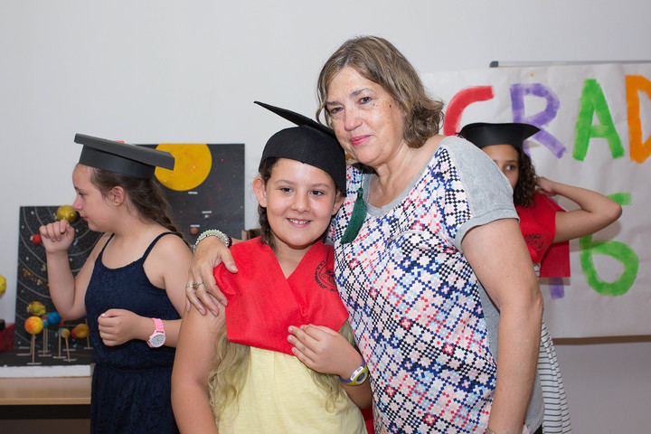 Fuentenovilla homenajea a su maestra, Beatriz Tabernero, con motivo de su jubilación
