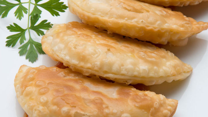 Condenan a pagar 19.000 euros por despedir a una trabajadora por comerse una empanadilla en su puesto de trabajo