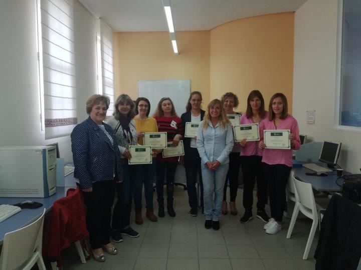 Entrega de diplomas de los cursos de informática en el Centro de Internet de la Biblioteca Municipal de Alovera