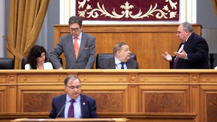 Espectáculo bochornoso del presidente socialista de las Cortes Regionales, expulsando a Tirado y llamando mentirosos a diputados del PP