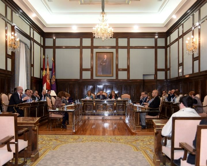 Apuesta por la actividad deportiva con casi 120.000 euros para 27 clubes y asociaciones de la provincia