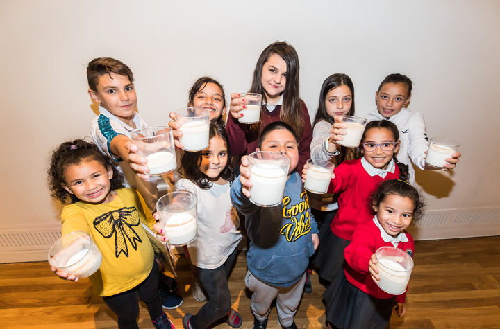 La Obra Social la Caixa y el Banco de Alimentos impulsan la recogida de leche en Guadalajara