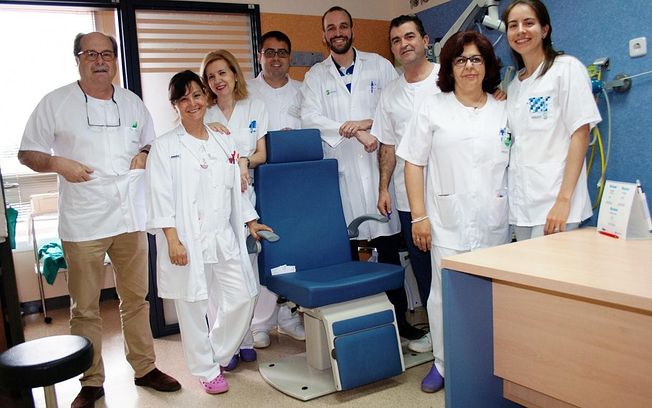 El Hospital de Puertollano realiza por primera vez una intervención para implantar una prótesis fonatoria a una paciente laringectomizada