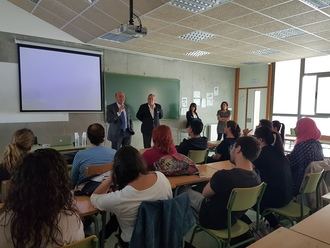 Latre resalta el papel de la Diputación en una jornada sobre el funcionamiento de la administración local en El Casar