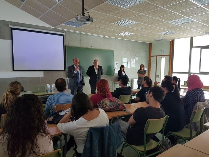 Latre resalta el papel de la Diputación en una jornada sobre el funcionamiento de la administración local en El Casar