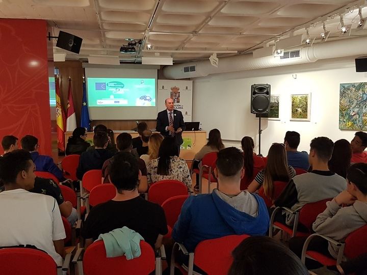 Medio centenar de jóvenes participan en la Jornada Europa como oportunidad organizada por la Diputación de Guadalajara