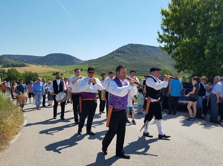 El presidente de la Diputación participa en Riba de Saelices en la Jornada de la Indumentaria Tradicional