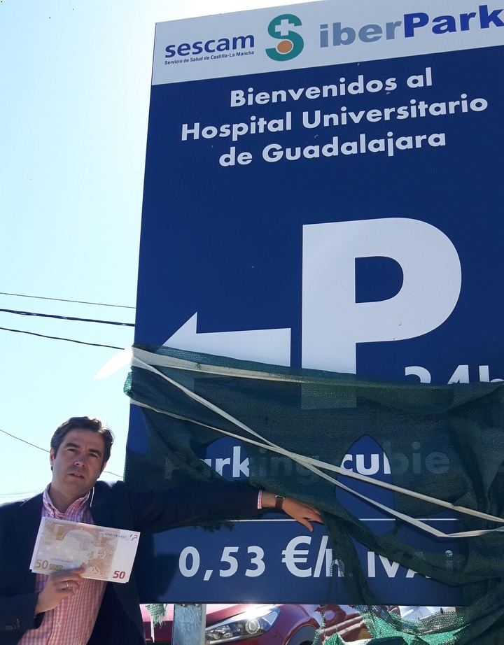 “Page castiga a Guadalajara abriendo el parking hospitalario más caro de la historia de Castilla-La Mancha”