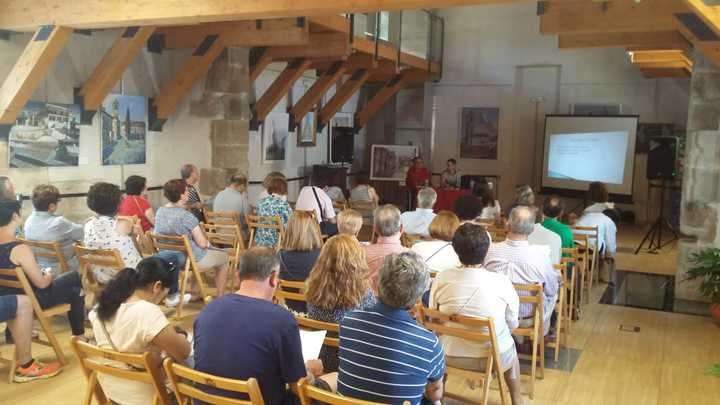 Presentada en Almonacid de Zorita una baraja española que resume la historia de la villa