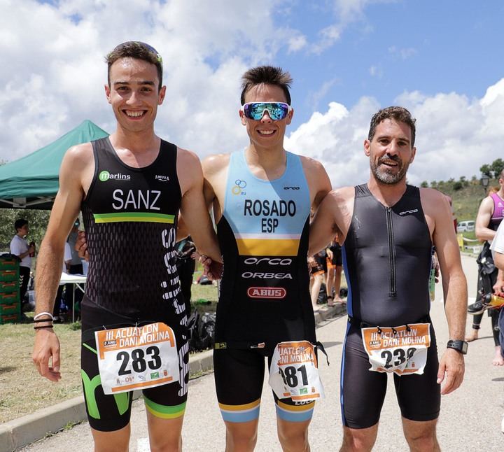 Javi Rosado “tripite” en el Acuatlón 'Dani Molina' de Pareja