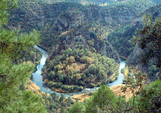 Rescatan a una familia atrapada en una barca hinchable cuando descendía por el Alto Tajo