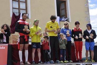 Un total de 365 corredores toman Romancos en la d&#233;cima edici&#243;n de su Carrera Popular con Ana Lozano como madrina