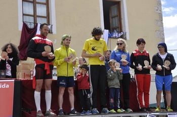 Un total de 365 corredores toman Romancos en la décima edición de su Carrera Popular con Ana Lozano como madrina