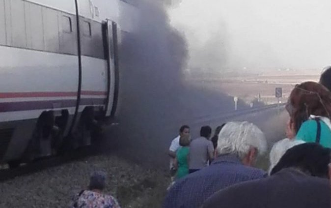 Un tren de Madrid a Extremadura sufre un incendio a la altura de Torrijos