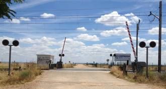 TRÁGICO ACCIDENTE: Tres muertos al arrollar un tren de mercancias un vehículo en un paso a nivel en Fontanar