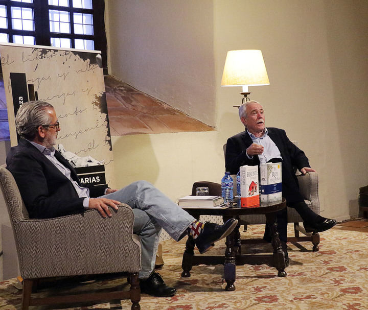 Antonio Pérez Henares ha protagonizado la XI Velada Literaria de Sigüenza : “La Prehistoria es la Edad de Oro de la Humanidad”