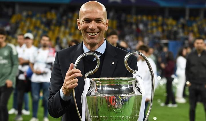 Zidane dimite como entrenador del Real Madrid