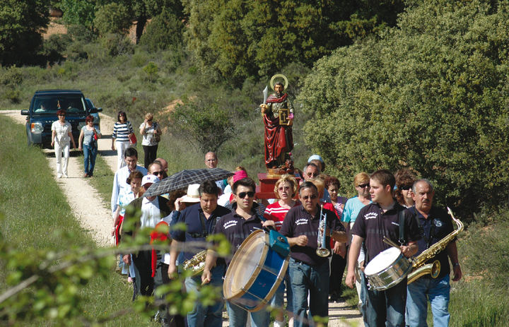 Henche honra a San Bartolomé con una romería
