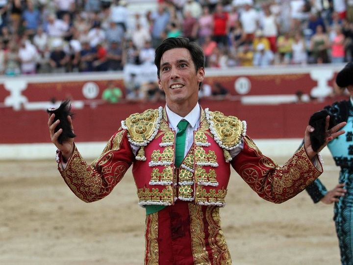 Ismael López, celebrando el triunfo en la Plaza de Toros de Torrejón el pasado año.