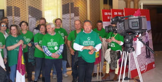 Page vuelve a darle la espalda a los agricultores ecológicos durante un acto de autobombo