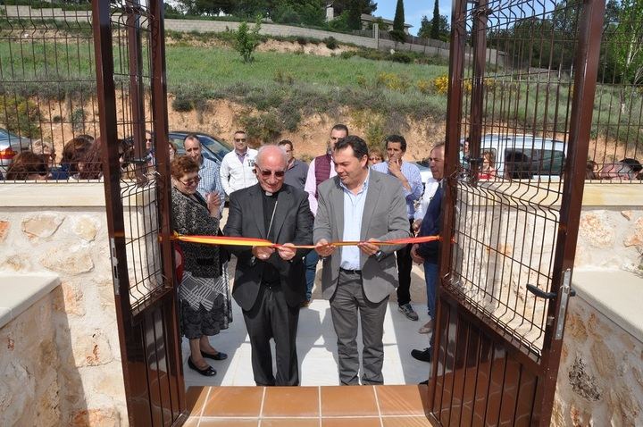 El obispo Atilano Rodríguez inaugura el nuevo Velatorio Municipal de Yebra