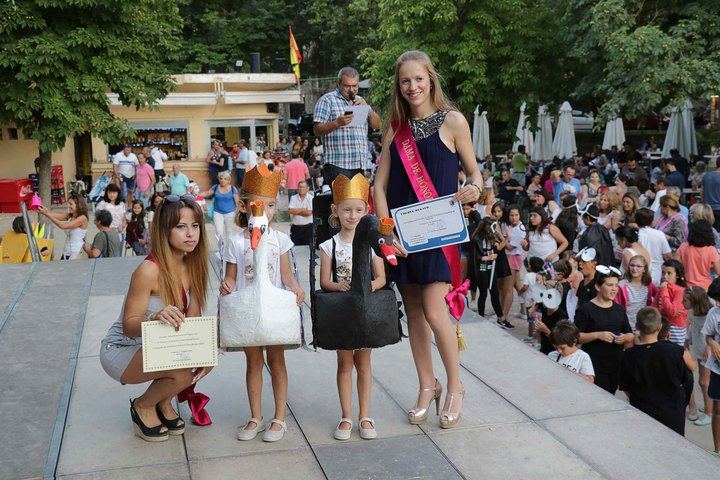 'El lago de los cisnes' y 'Yo hice la EGB', mejores disfraces infantiles de San Roque