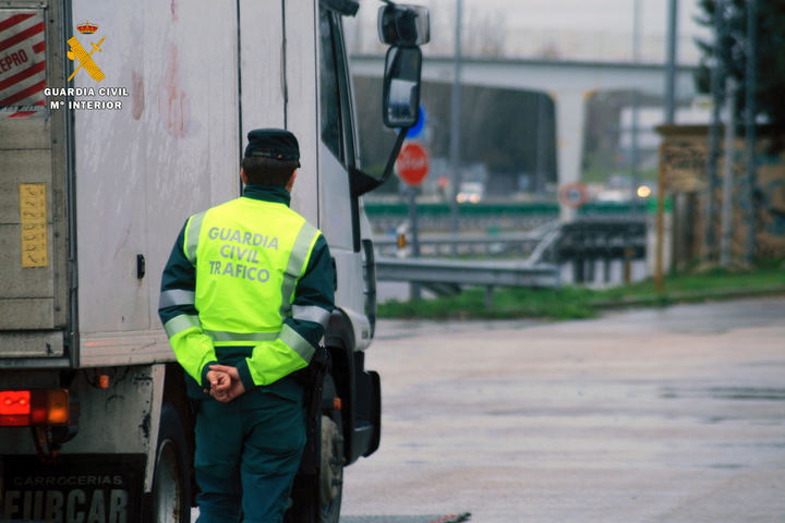 La Guardia Civil detiene en Torija a un camionero que superó en más de 7 veces el límite de alcoholemia
