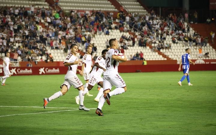 El Alba muestra maneras ante uno de los favoritos al ascenso, el Deportivo de La Coruña