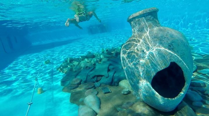 Alovera cierra la temporada de baño veraniega simulando un naufragio para festejar el Año Europeo del Patrimonio Cultural