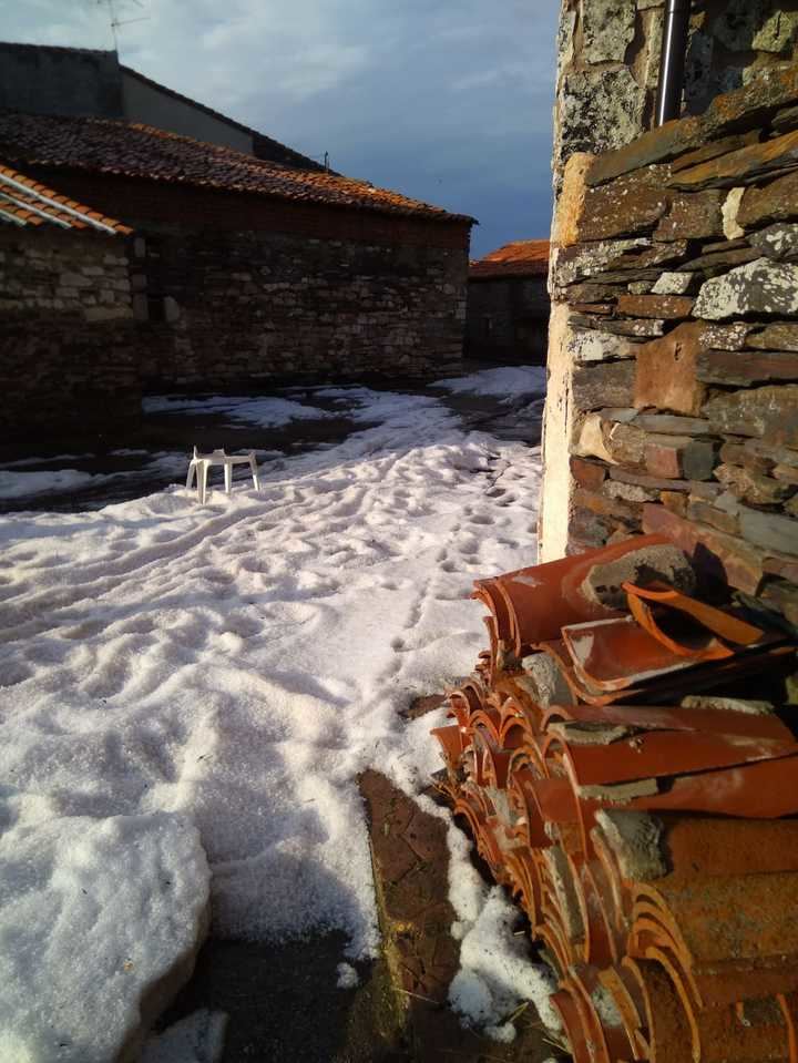 Granizada ayer en Cantalojas.- Foto : Noelia Alonso