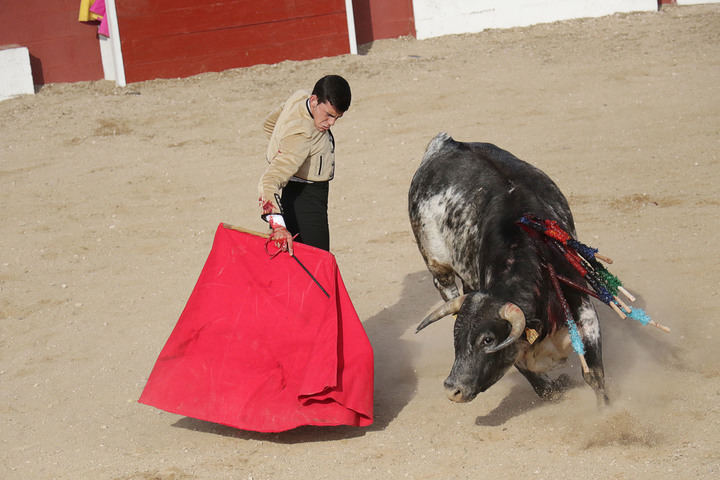 Jesús Romero triunfa en la becerrada de Fuentenovilla