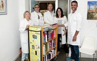 El Hospital de Guadalajara pone en marcha una biblioteca circulante que ofrece más de 200 títulos a los pacientes oncológicos