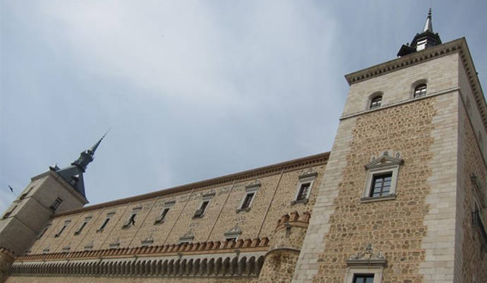 Vox se opone a la exhumación de los restos Moscardó y Milans del Bosch del Alcázar de Toledo