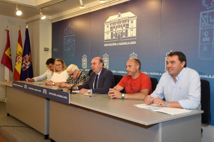 El presidente de la Diputación firma convenios de colaboración con cinco asociaciones de la provincia