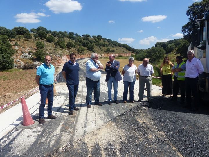 La Diputación trabaja en la carretera de Alcolea del Pinar a Villaverde del Ducado ensanchando la vía y mejorando el firme