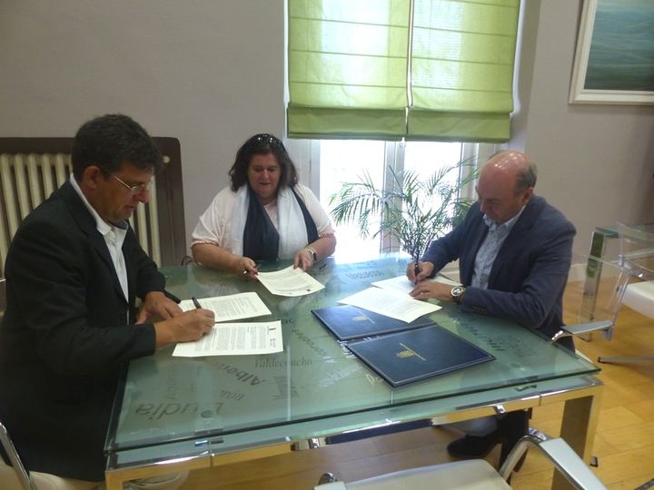 Latre firma cuatro convenios de colaboración para diferentes actividades y proyectos con la UAH