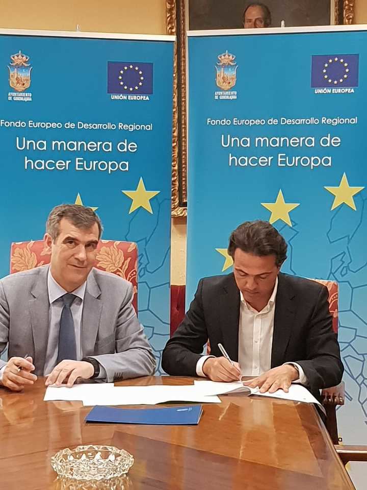 Ayuntamiento de Guadalajara y Ferrovial firman el contrato para renovar la iluminación en las instalaciones deportivas