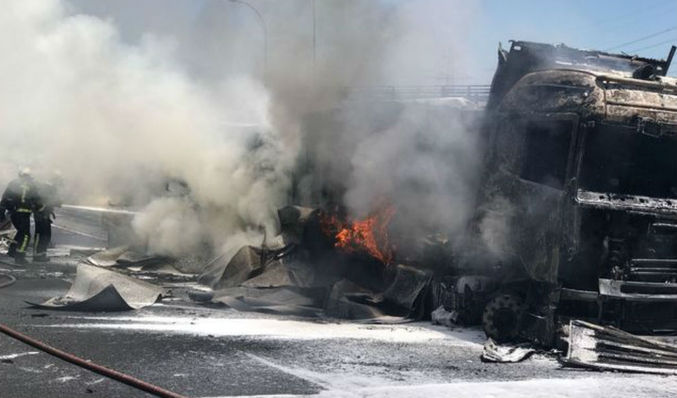 Cortan la A-2, en la provincia de Guadalajara (a la altura de Trijueque) por el incendio de un camión
