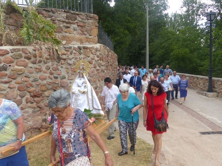 Latre asiste en Alpedroches a la inauguración de las obras de la iglesia acometidas con la ayuda económica de la Diputación