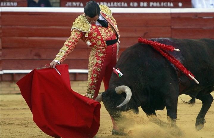 Morante sale a hombros en Huelva