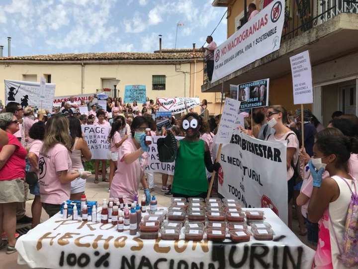 Nueva protesta contra una macrogranja de cerdos en un pueblo de Cuenca