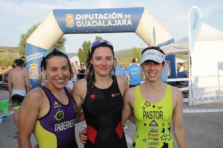 El extremeño Pakillo Fernández y la riojana María Gómez se imponen en el XI Triatlón de Pareja