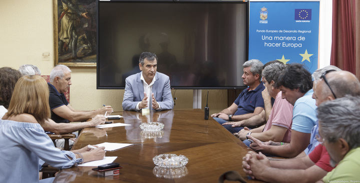 Román renueva la RTP del Ayuntamiento de Guadalajara que crea 30 puestos de trabajo y mejora los salarios