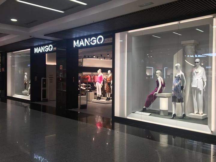 El centro comercial Ferial Plaza da la bienvenida a una nueva tienda Mango