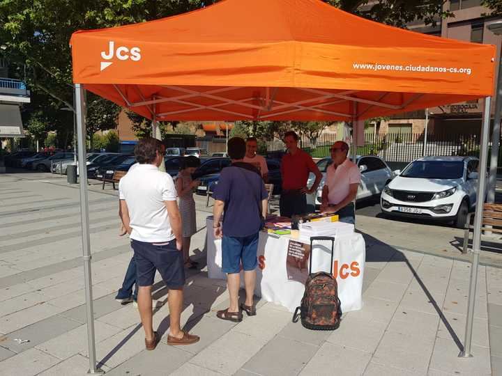 Jóvenes Ciudadnos organiza una recogida de material escolar en colaboración con Cruz Roja Juventud