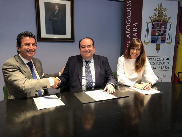 El Ilustre Colegio de Abogados de Guadalajara firma un acuerdo con la editorial jurídica Sepín