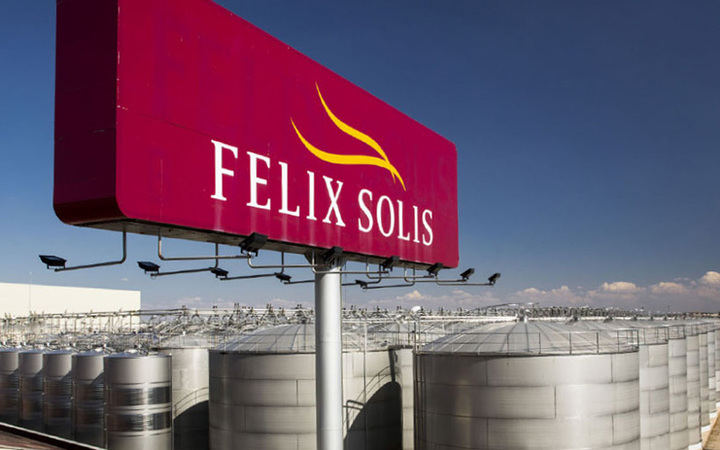 Se concentran ante la empresa Félix Solís para que se negocie el convenio vinícola de Ciudad Real que afecta a 8.000 trabajadores